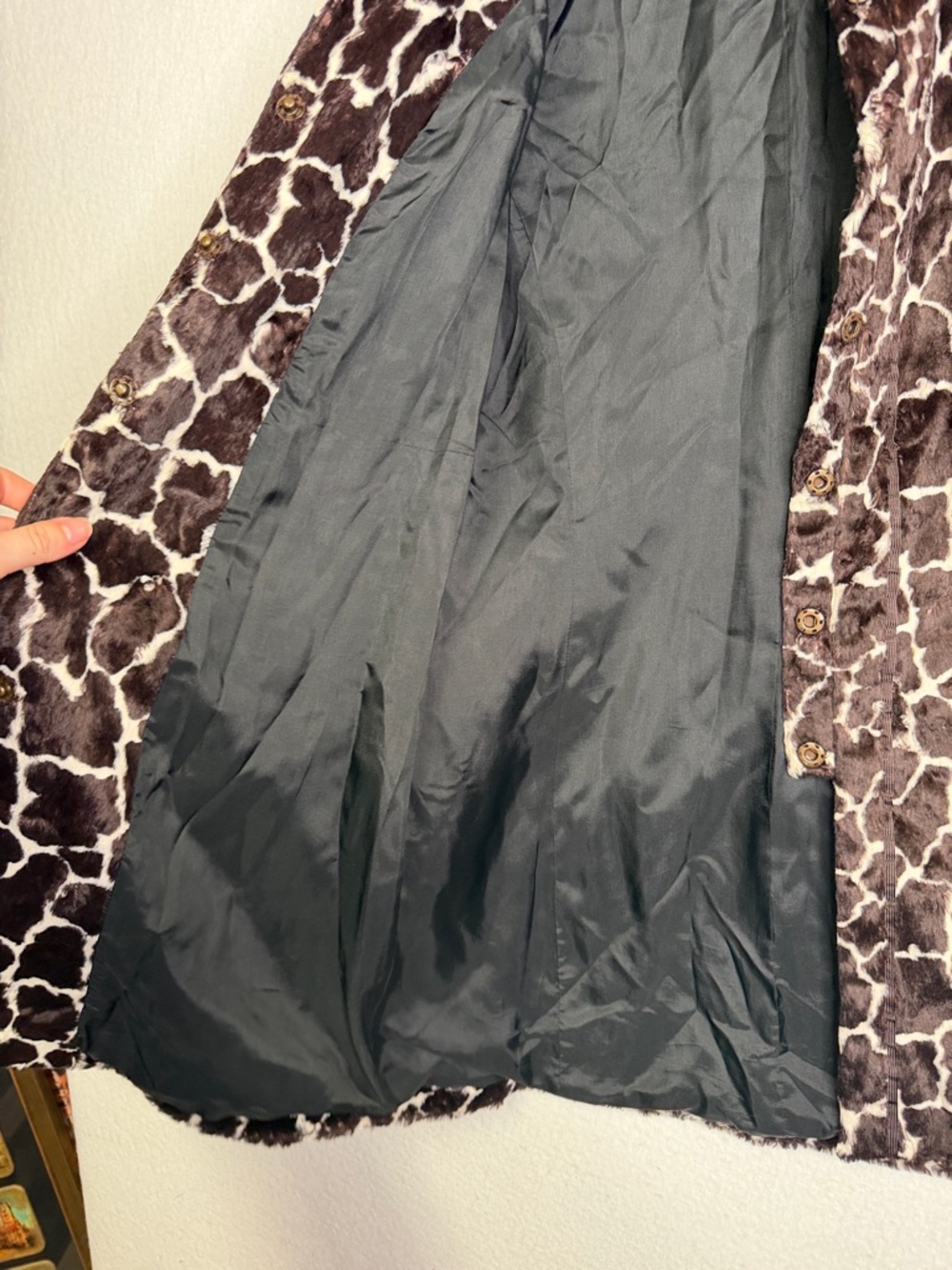 Y2K Women’s Giraffe-Printed Short Hair Fitted Blazer Coat - Picture 5 of 7